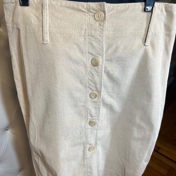 Express Elegant Cream Button-Down Skirt Size 7/8 - Picture 2 of 7